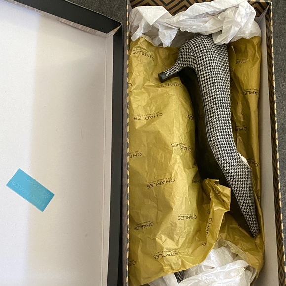 Charles David Houndstooth Heels in Black and White size 5 - Picture 9 of 9